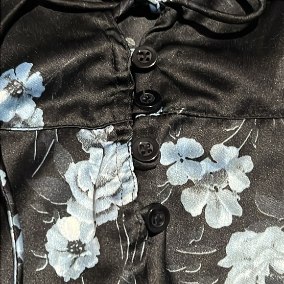 Motel Rocks Vinequa Top In Satin Mono Flower Black - Picture 8 of 14